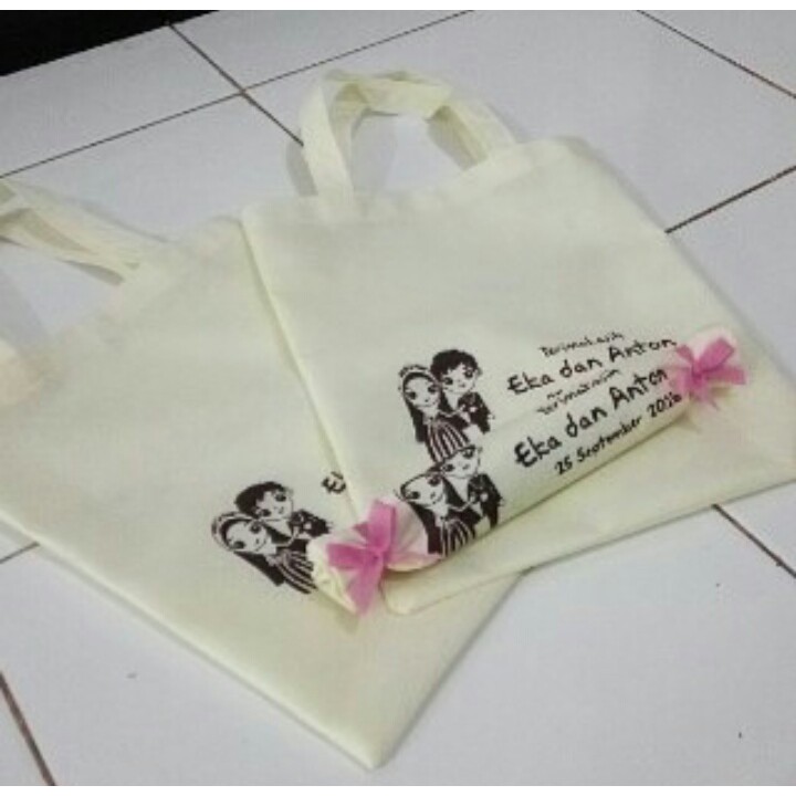 

Tas Souvenir Totebag Custom 30x40 cm Bahan Spunbond - Totebag Custom Pakai Desain Sendiri