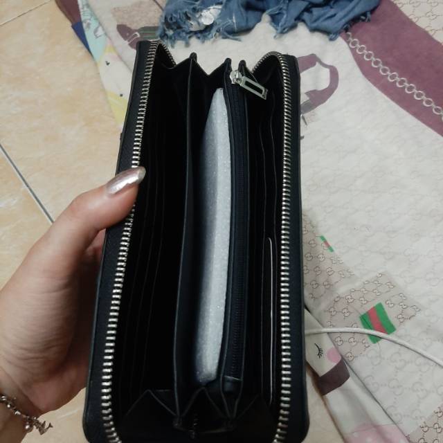 Dompet guess