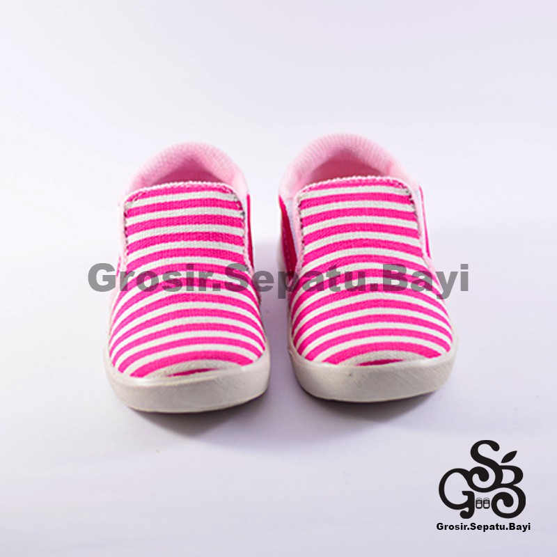 sepatu anak perempuan slip on motif Salur Pink