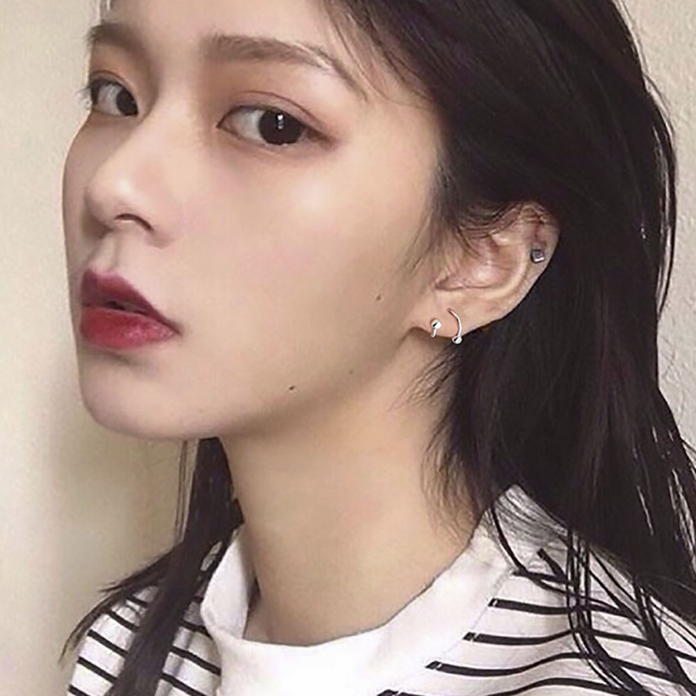 1 Pasang Anting Wanita Model Retro Simple Bahan Tembaga A &amp; 6