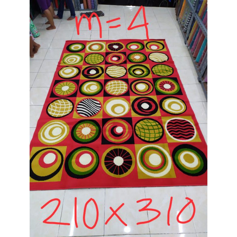 Karpet permadani motif abstrak model bulat