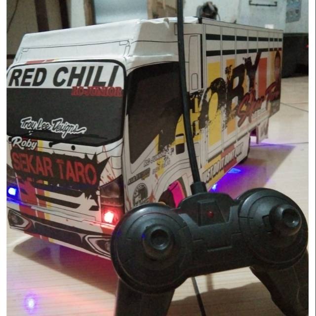 Miniatur truk REMOT