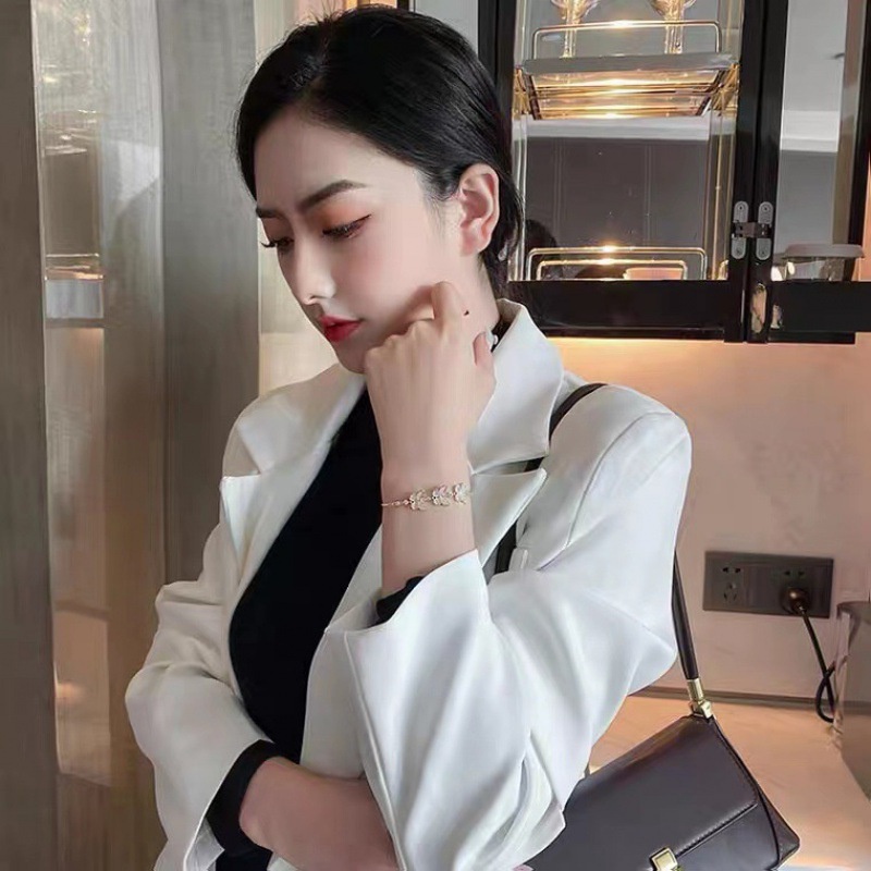 Gelang Tangan Desain Kupu-Kupu Aksen Zircon Warna Permen Untuk Wanita