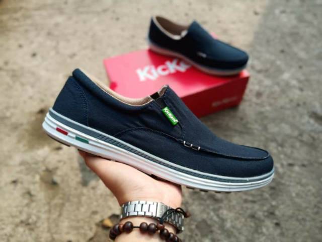 SEPATU KASUAL PRIA SLIP ON KICKERS / SEPATU KERJA KULIAH KICKERS SLOP TANPA TALI / SEPATU JALAN SANTAI MEJENG FORMAL ELEGAN