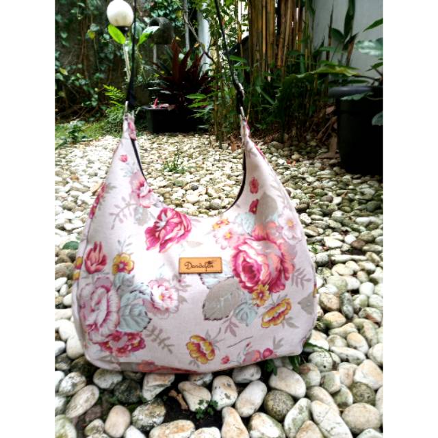 Pink floral hobo bag. Bahan kanvas