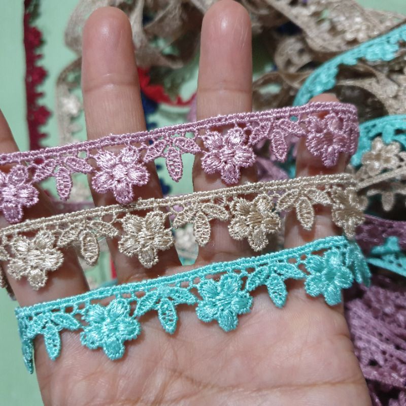 Renda Gyper Melati 3 Daun Per 13,5 M