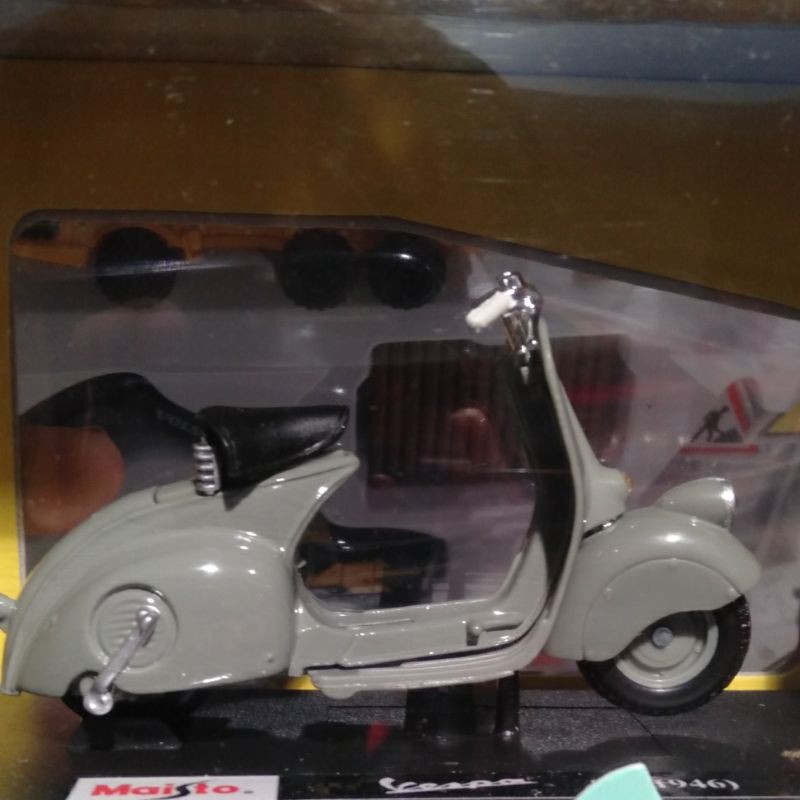 Maisto Diecast Motor  Vespa 1:18