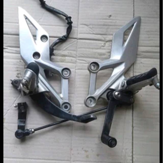 Footstep depan CBR 150 LED original 1set