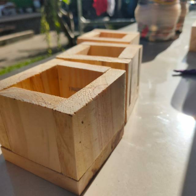 Pot kayu jati Belanda