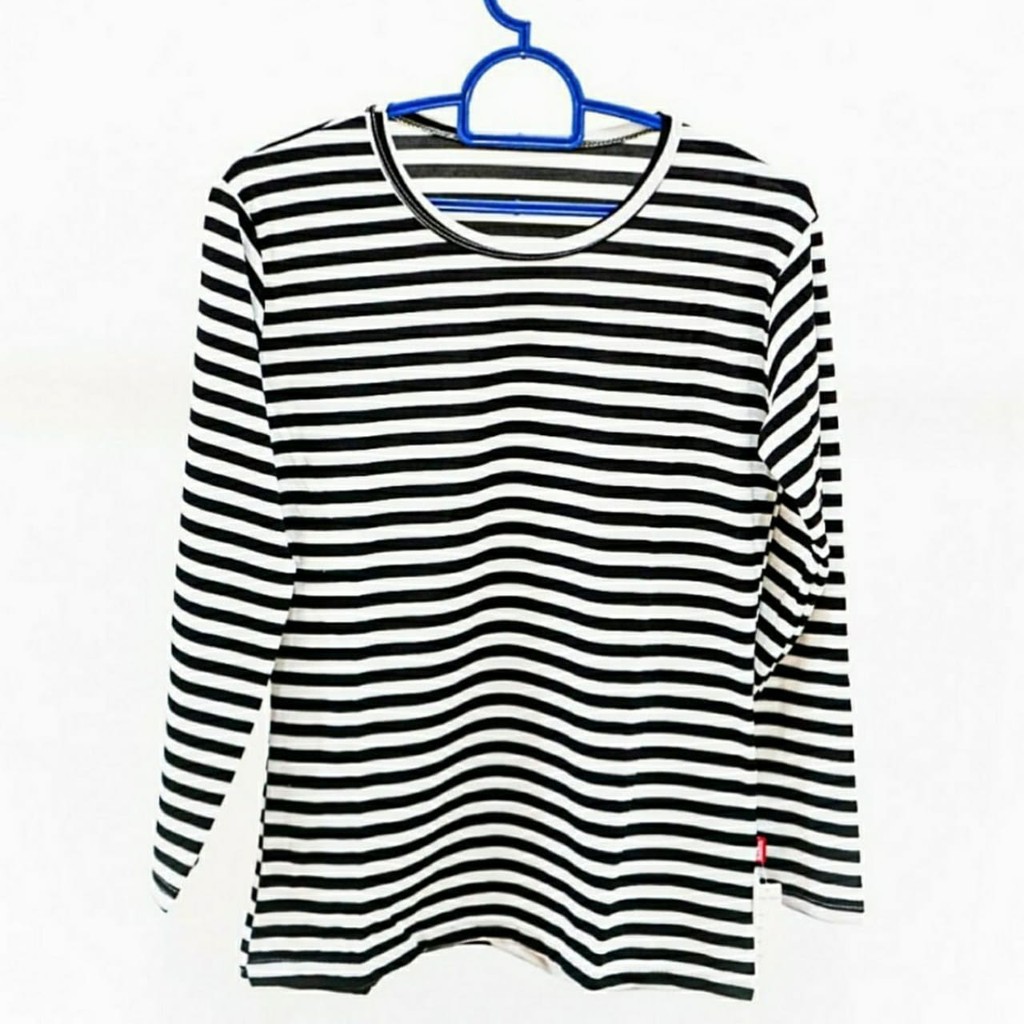 Kaos Strip Hitam Putih / Atasan Motif Garis Putih Hitam / Stevi Top Tee