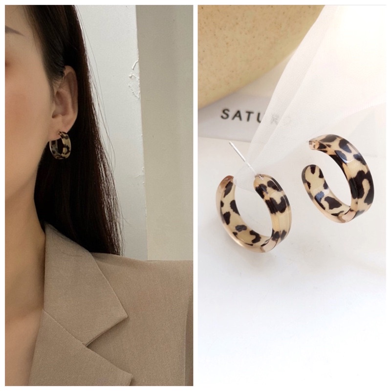 Anting Klip Telinga Bentuk C Motif Leopard Bahan Resin Gaya Retro