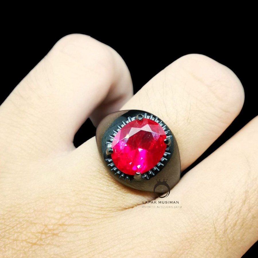 [Bayar Di Tempat] Cincin Pria Batu Ruby Siam Bangkok Ring Titanium Hitam Anti Karat