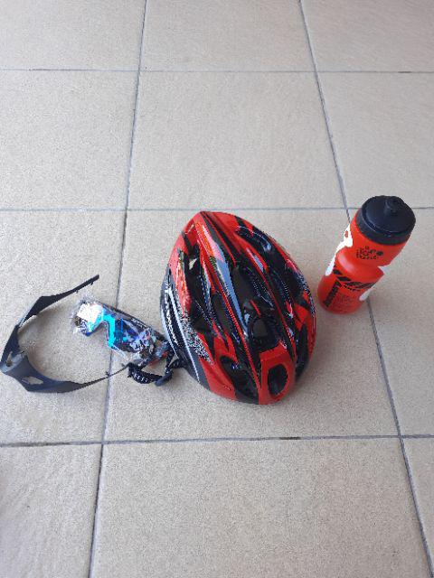 Paket Helm Sepeda dengan botol minum dan kacamata Shopee Paket Helm Sepeda dengan botol minum dan kacamata Shopee