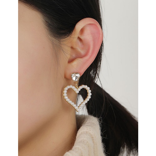 LRC Anting Tusuk Fashion White Metal Heart Pearl Stud Earrings A63173