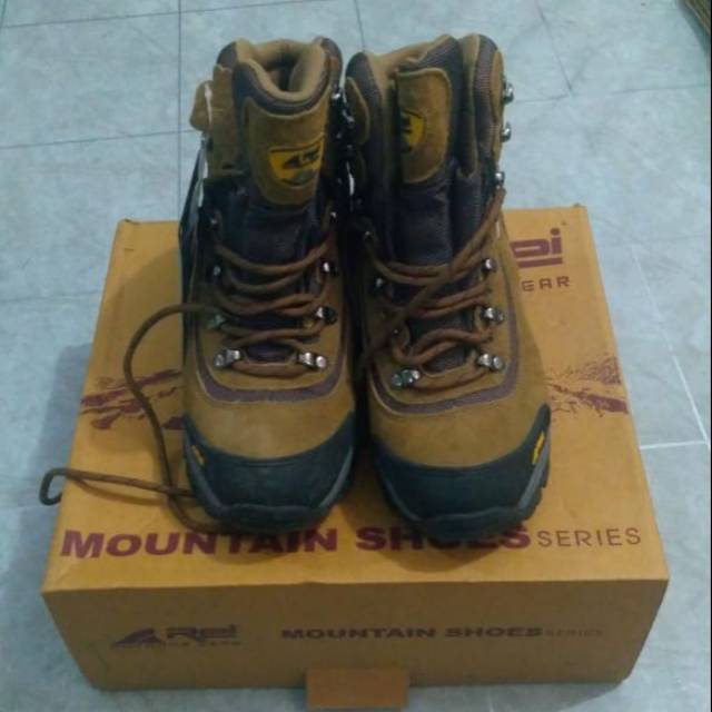 Sepatu Gunung Rei Grandeur