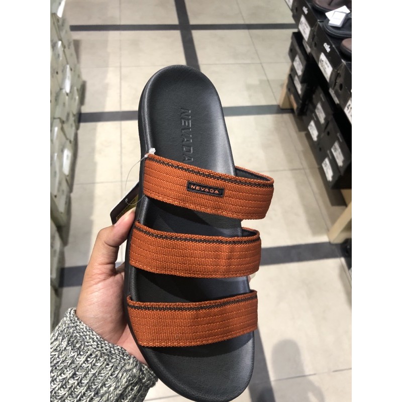 sandal nevada pria