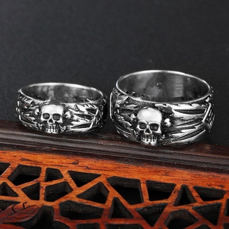 Cincin Stainless Steel Bentuk Tengkorak Gaya Vintage Gothic Punk Untuk Pria