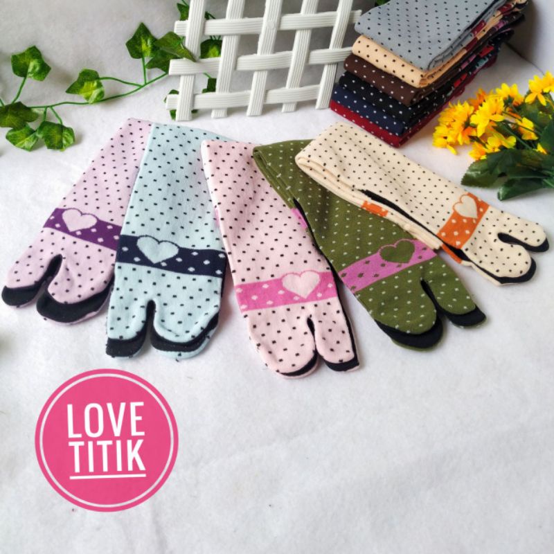 ECER KAOS KAKI MOTIF LOVE TITIK