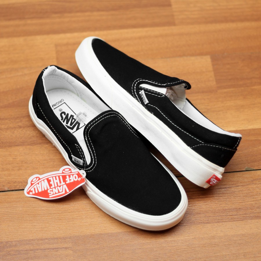 SEPATU PRIA VANS SLIP ON CLASSIC FULL WHITE SEPATU WANITA VANS SLIP ON KASUAL PUTIH POLOS PREMIUM QUALITY SEPATU SEKOLAH PUTIH / SEPATU KERJA SLOP PUTIH / SEPATU COUPLE VANS SLIP ON FULL WHITE PREMIUM TERMURAH