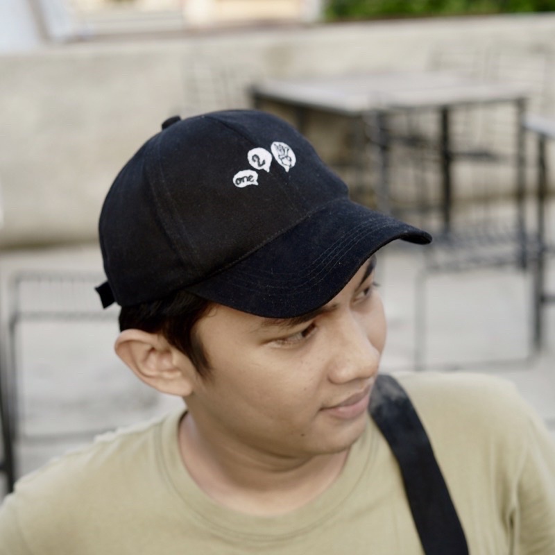 TOPI BLACK