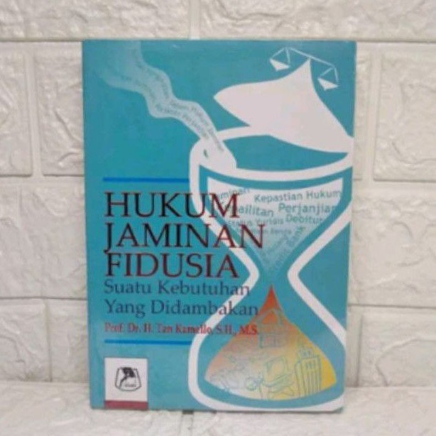 

Hukum jaminan fidusia buku - Tan Kamelo