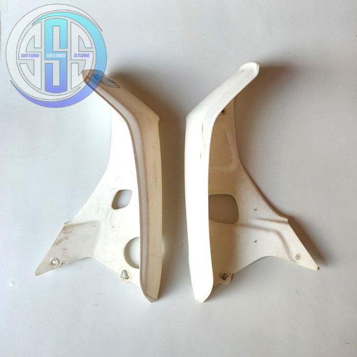 COVER SAYAP DEPAN HONDA ASTREA GRAND LEGENDA ORIGINAL PUTIH