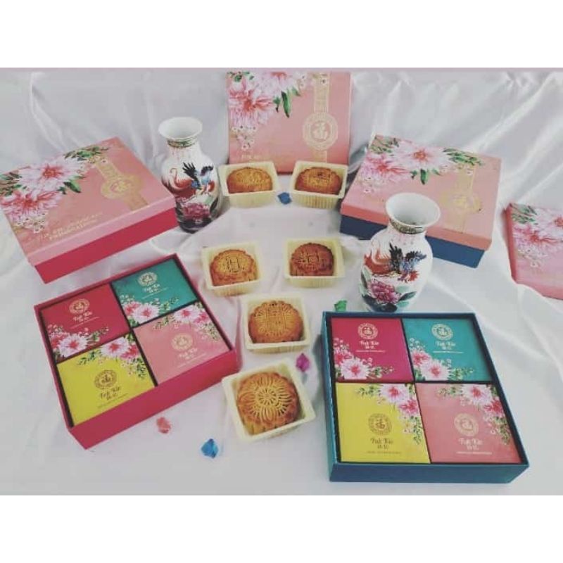 

Fuk Kie Mooncake Pringgading semarang. Isi 2 biji.