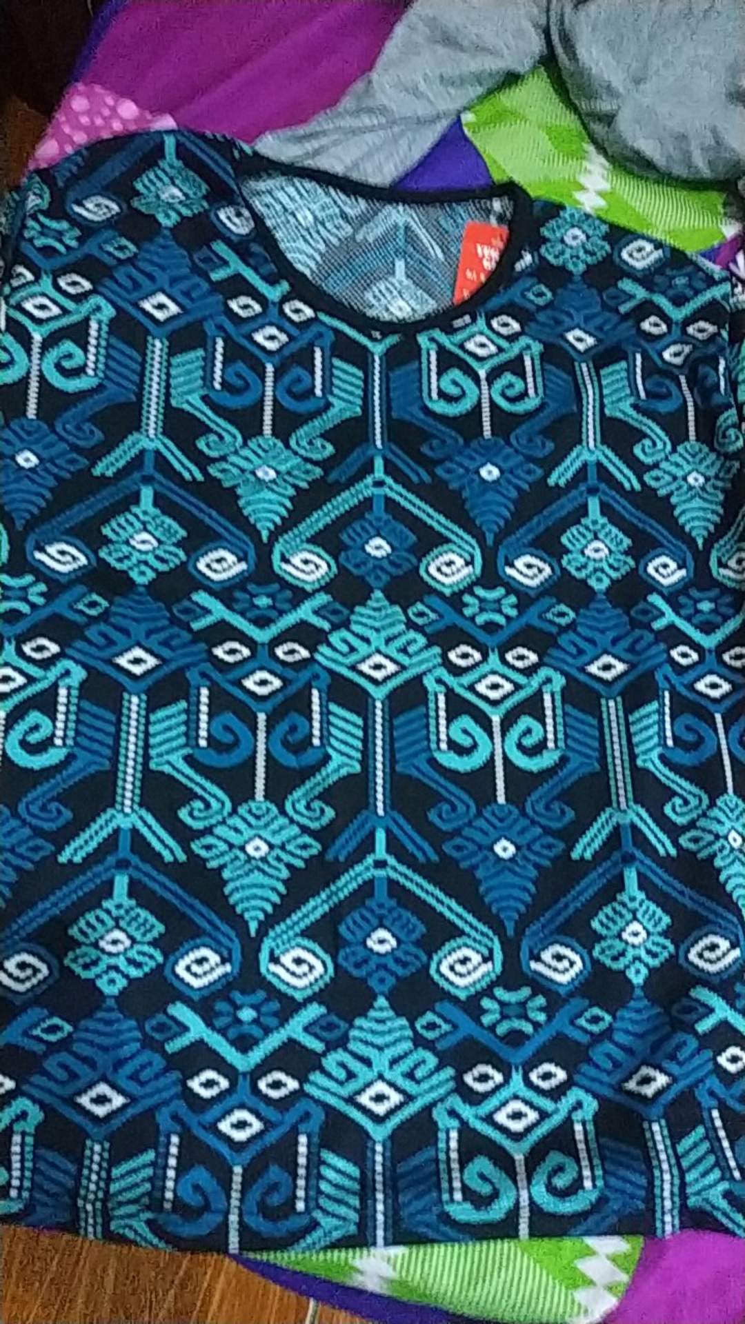 Monellina Lalika Kaos Batik Wanita Oversize Lengan Pendek