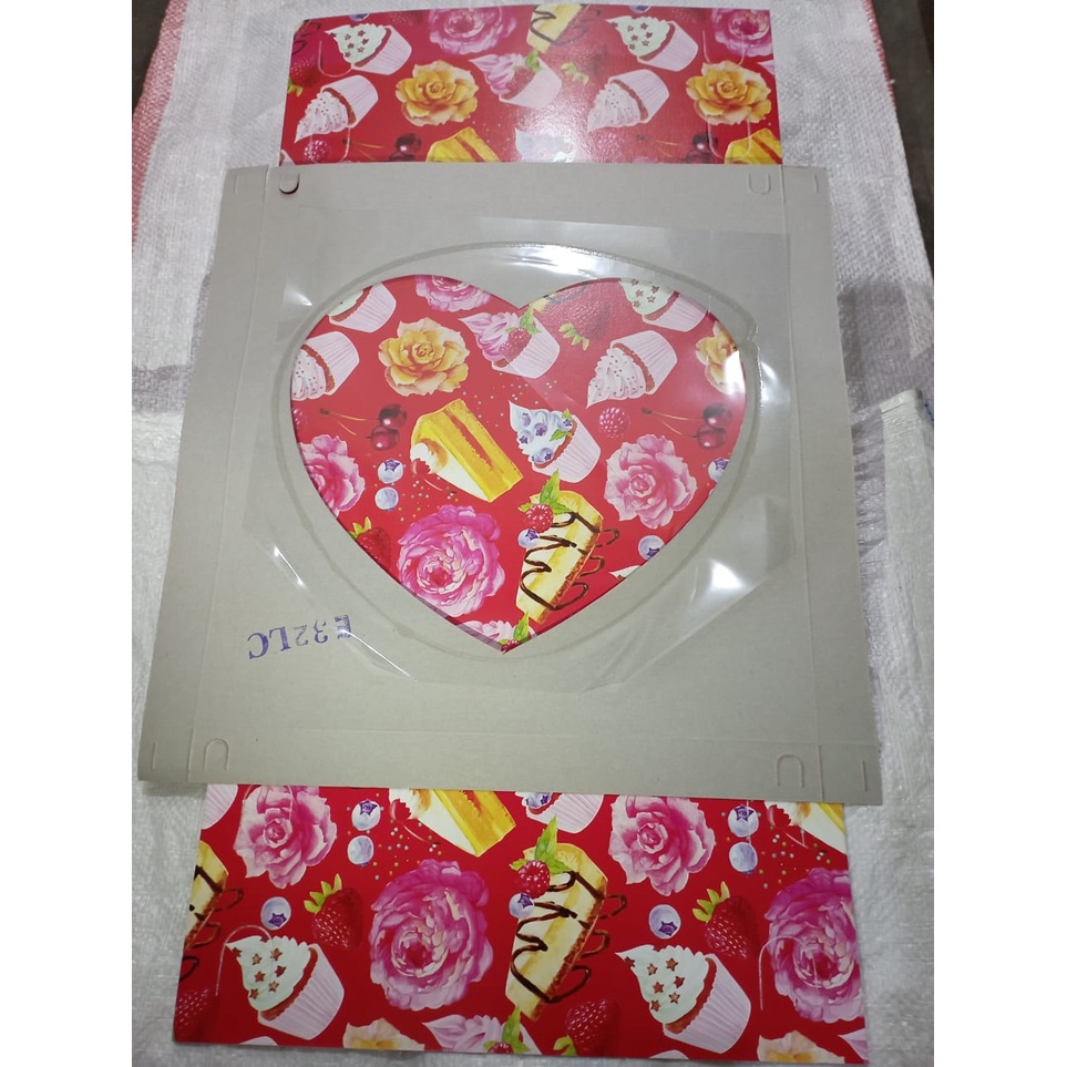 Kotak Kue Mika Hati
