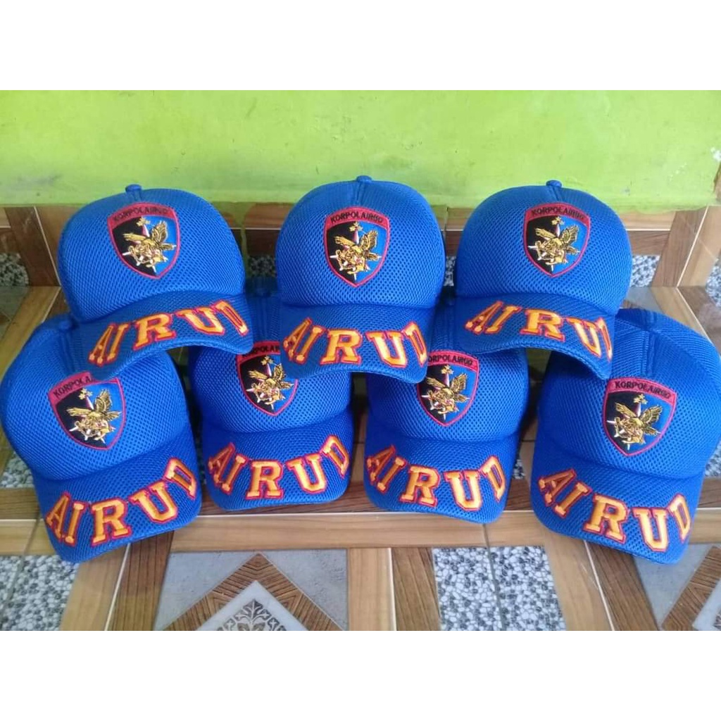 Topi biru airud