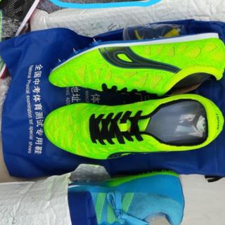 Chiconas Sepatu Lari Paku Chiconas Sepatu Lari Paku