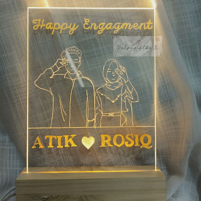 

AKRILIK SKETSA FOTO WITH LAMP KADO ANIV, KADO ULTAH, KADO WEDDING