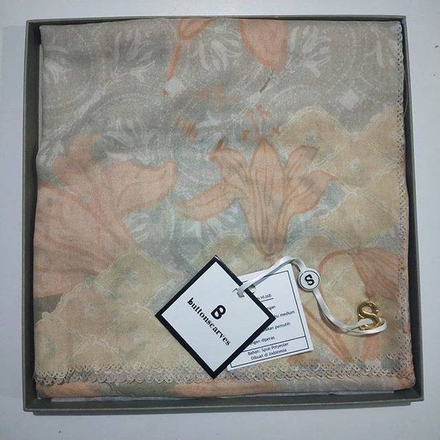 Buttonscarves Maharani series lime