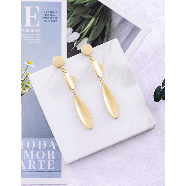 LRC Anting Tusuk Fashion Gold Alloy Curved Earrings F55304