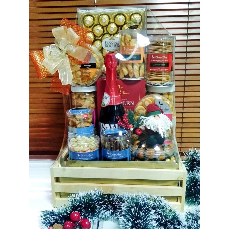 

READY CIKARANG 09 NOV 2024 - PRIMA RASA BANDUNG HAMPER B NATAL CHRISTMAS HAMPERS SALE PROMO PAKET HADIAH OLEH OLEH PACKAGE IDUL FITRI RAMADAN LEBARAN FESTIVE SEASON CNY CHINESE NEW YEAR MOONCAKE IMLEK GIFT BOX