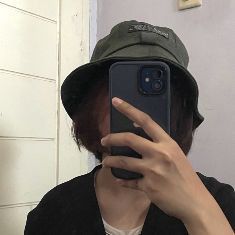 [preloved] bucket hat ucla