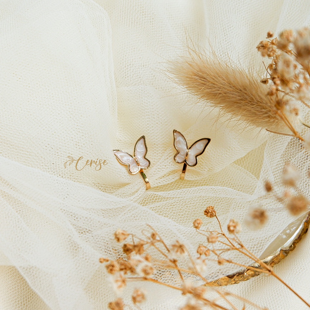 Laica Earrings | Anting jepit korea tanpa tindik kupu-kupu putih cantik aksesoris wanita korean style trendy stylish