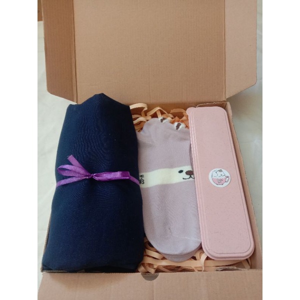 

Hampers Hijab / GiftBox / Wisuda / Hadiah Ulang tahun / Makassar