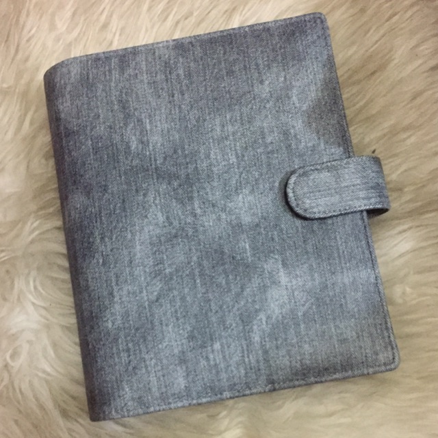 

Binder Denim Abu Muda