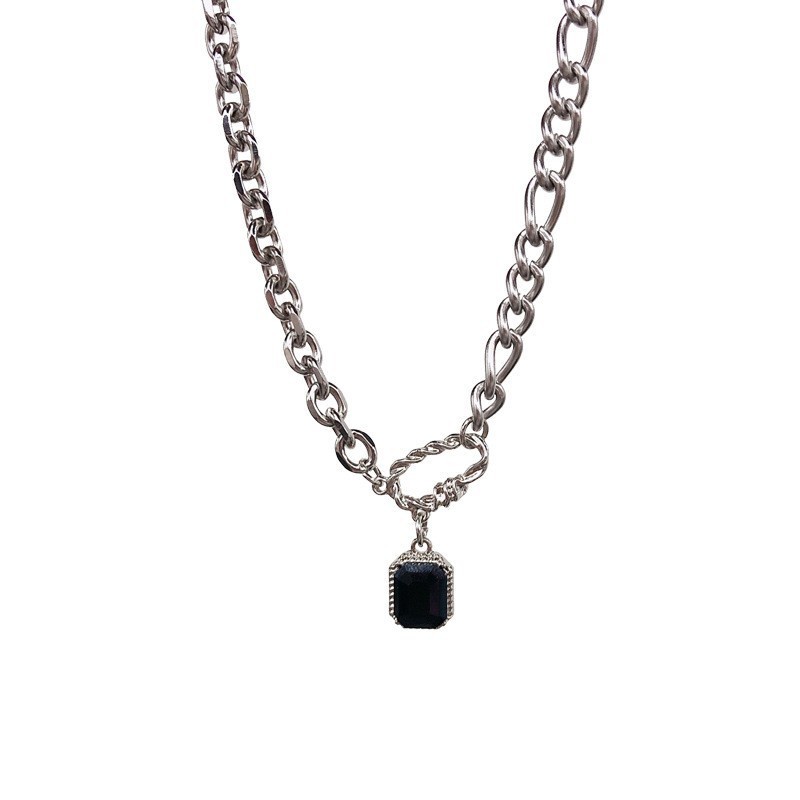 Kalung Rantai Klavikula Dengan Liontin Bentuk Kotak Tidak Teratur Bahan Zirkon Warna Hitam Gaya Hip Hop Untuk Wanita