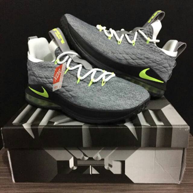 Sepatu basket lebron 15 low grey neon