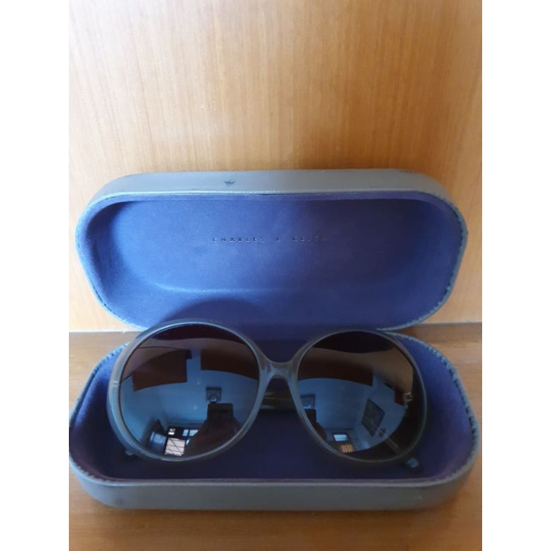 (preloved) kacamata hitam / sunglasses charles & keith