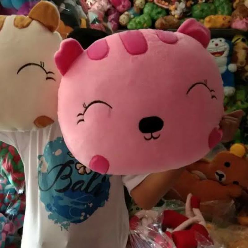 Bantal karakter kucing cantik