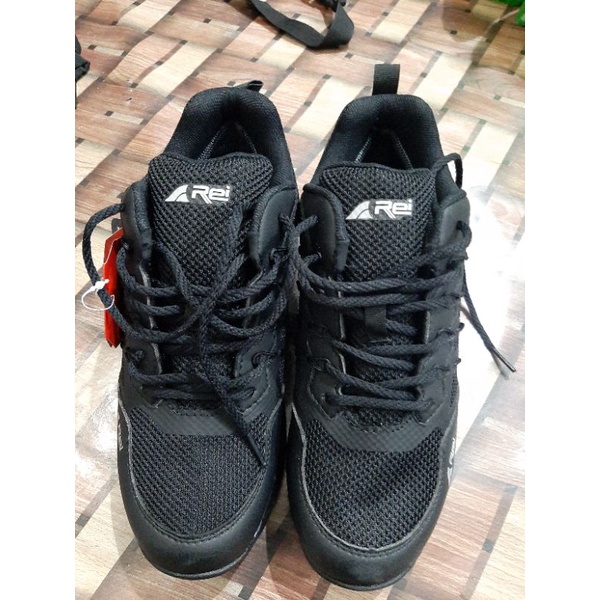 Sepatu Arei outdoor