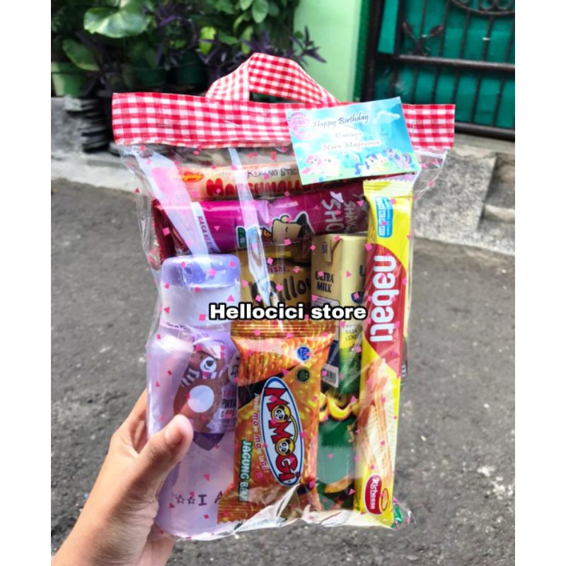 

PARCEL SNACK KEMASAN CANTIK + BOTOL MINUM ULANG TAHUN