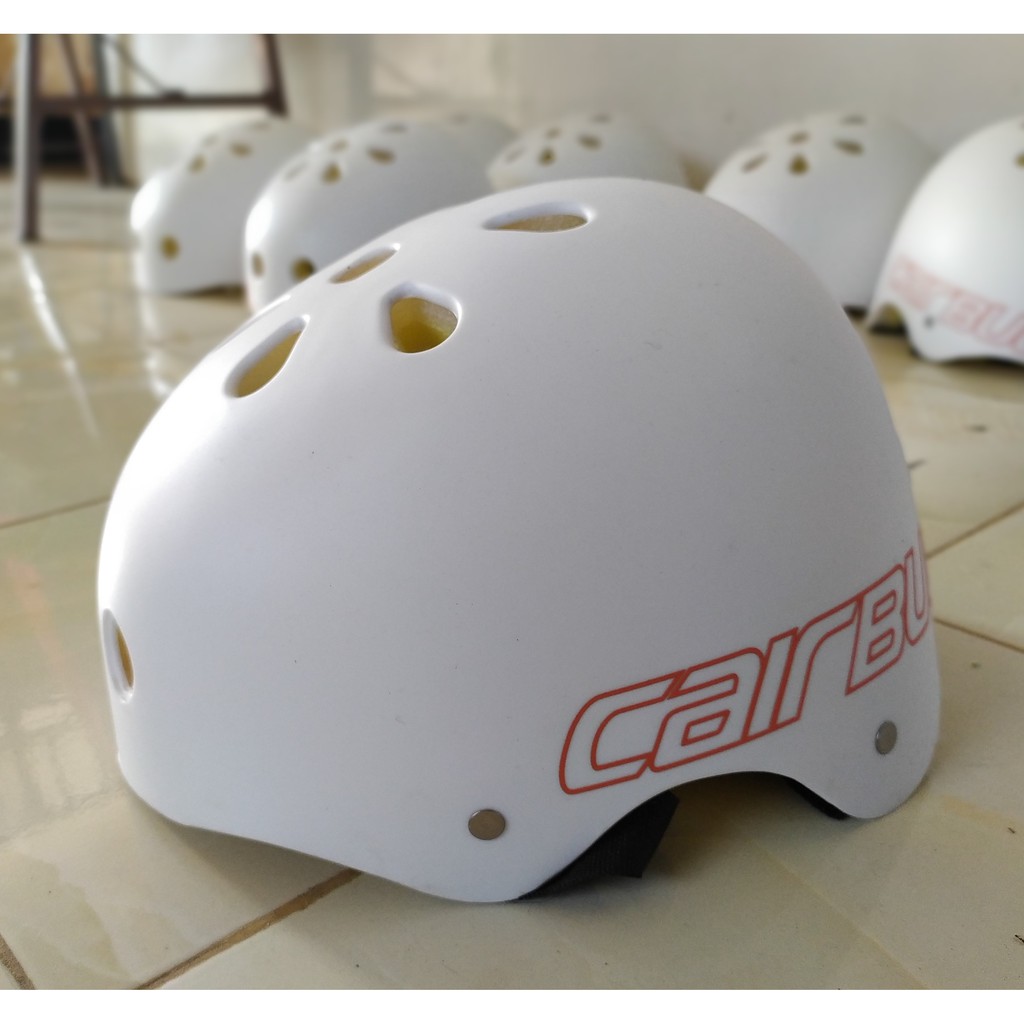 Helm sepeda batok