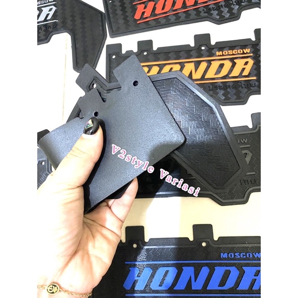 MUDFLAP CARBON THAILAND PELINDUNG MESIN HONDA BEAT DELUXE NEW 2021 KARET PELINDUNG MESIN HONDA ALL NEW SCOOPY 2021 ALAS KOLONG SPAKBOR MUDFLAP HONDA GENIO TATAKAN KARPET ANTI LUMPUR MUDFLAP BEAT NEW SCOOPY NEW GENIO KARBON TULISAN THAILAND IMPORT