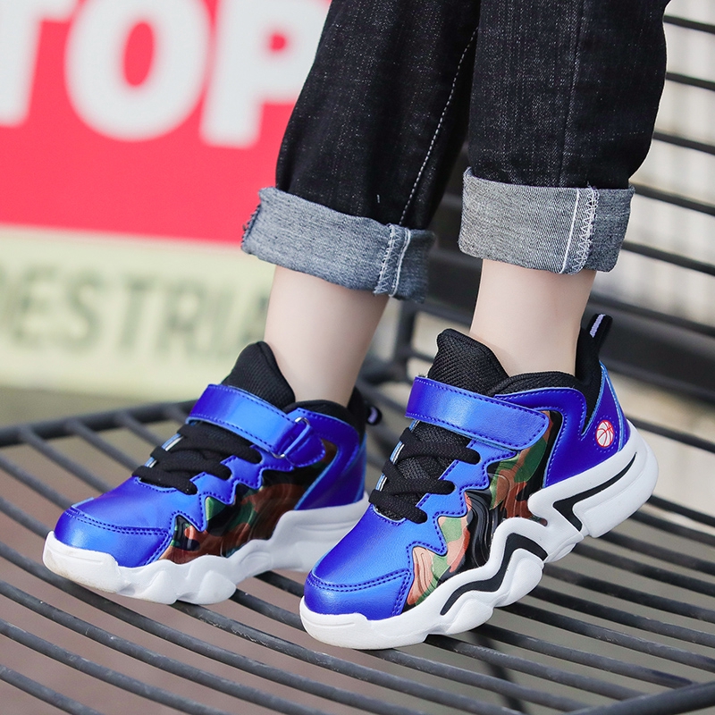 wear basketball shoes casually