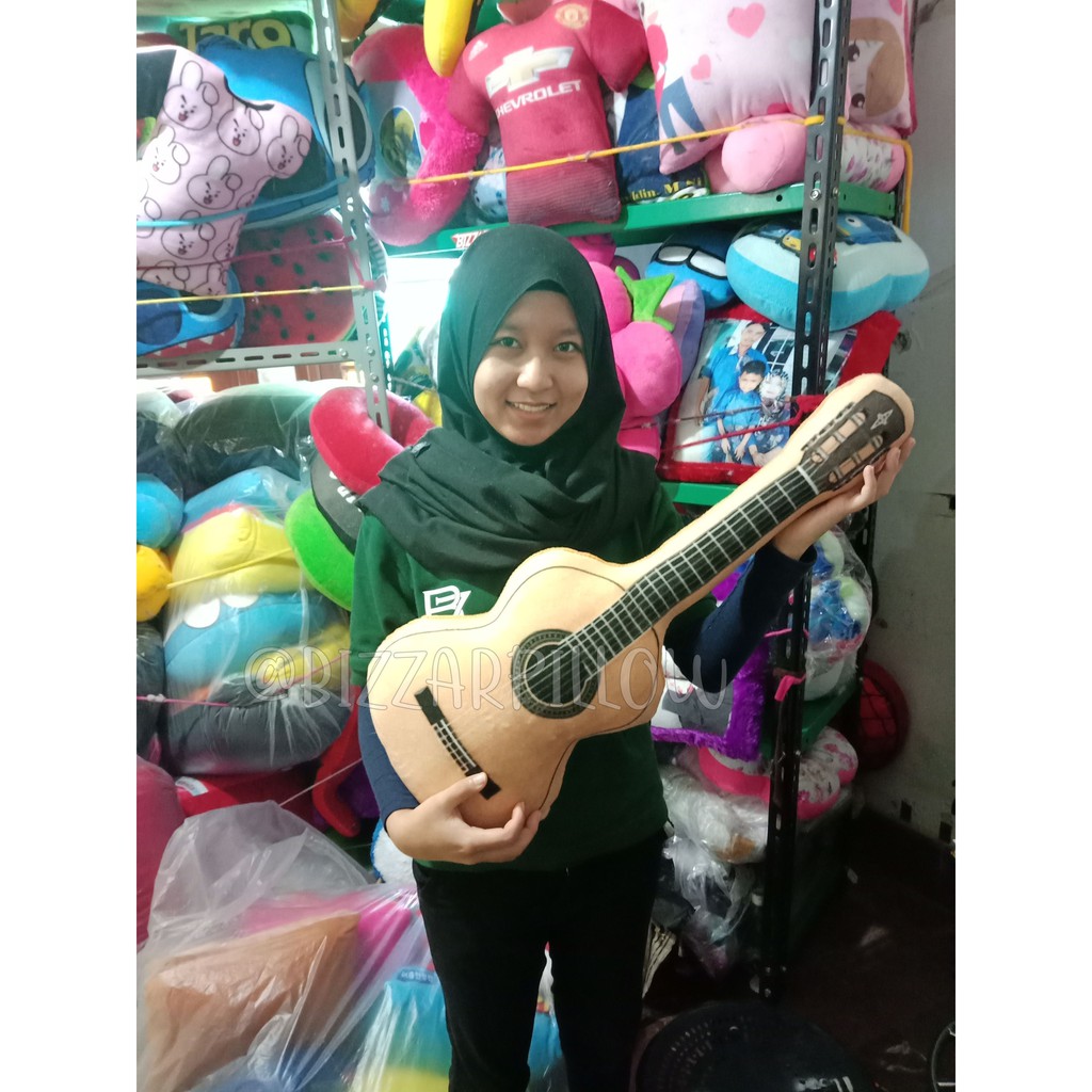 Bizzarpillow Bantal Gitar Size M BZ181