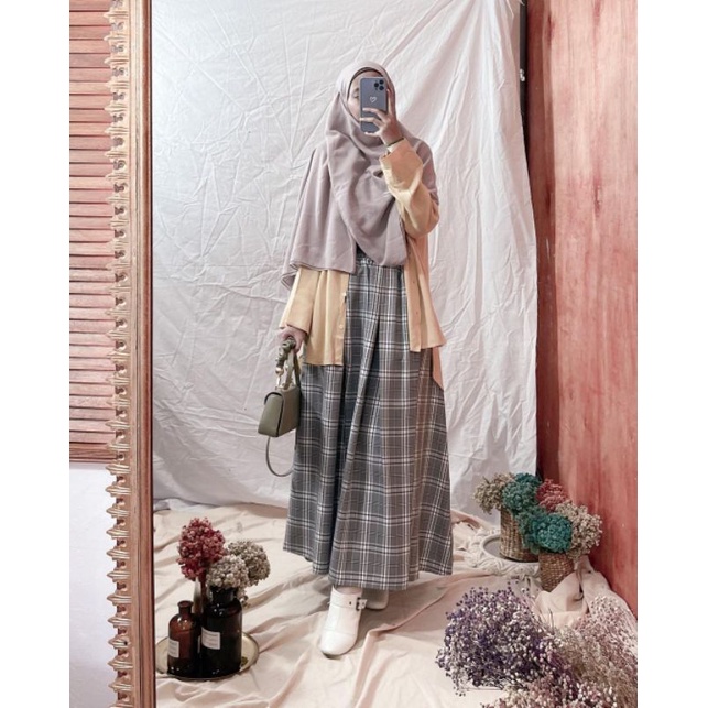 Azkya Skirt by Yukkemari